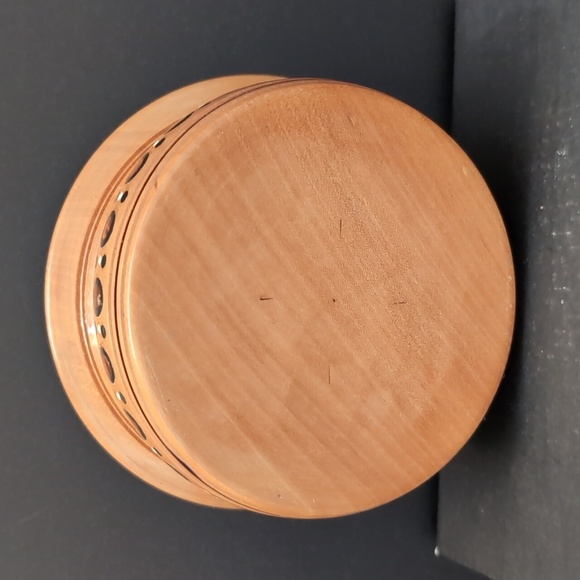 VGT, Ukrainian Hutsul Round Wooden Box with Intricate Mosaic Inlay. - Picture 5 of 11